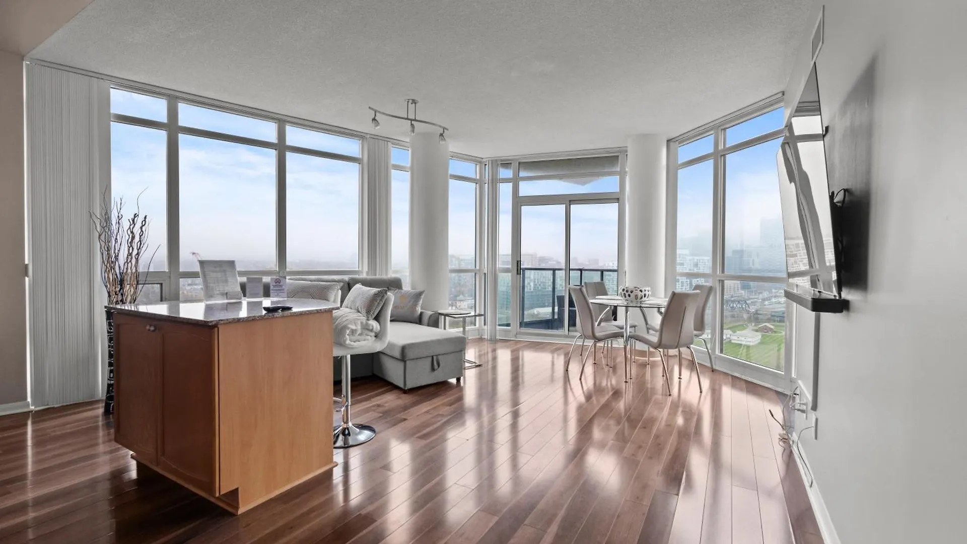 Globalstay Atlantis At Waterpark City Condos Toronto Apartment
